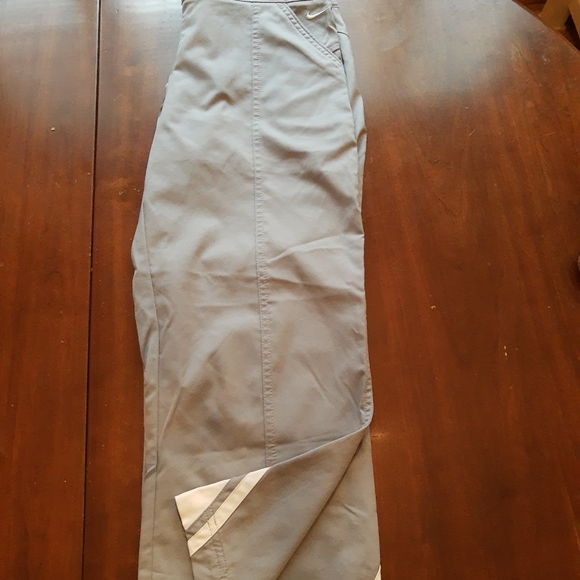 Nike size medium loose fitting capris - Picture 5 of 10